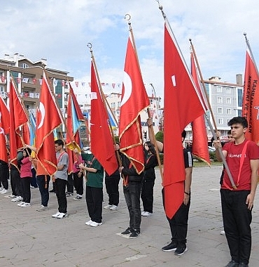 23-nisan-cocuk-bayrami-coskuyla-kutlandi.jpg