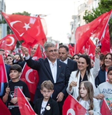 23-nisan-coskusu-izmirde-sokaklara-tasti.jpg