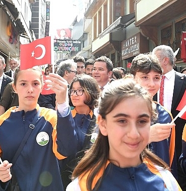 23-nisan-korteji-osmangazide-buyuk-bir-coskuyla-gerceklesti.jpg