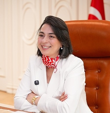 23-nisan-ulusal-egemenlik-ve-cocuk-bayrami-dolayisiyla-ogrenciler-uskudar-belediye-baskani-sinem-dedetasi-ziyaret-etti.jpg