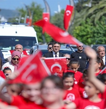 aliagalilar-23-nisan-cocuk-bayramini-avci-ramadan-parkinda-kutladi.jpg