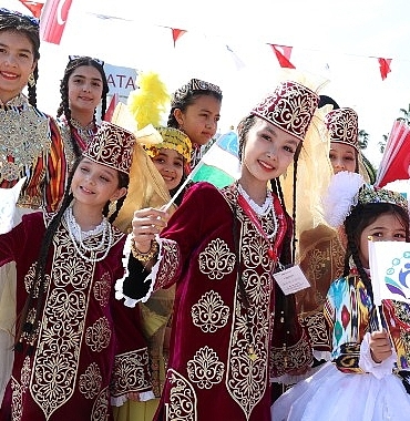 antalya-sokaklari-dunya-cocuklariyla-renklendi.jpg