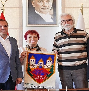 ayvalik-belediyesine-sjenica-belediye-baskani-munib-mujagicten-kardes-sehir-daveti.jpg