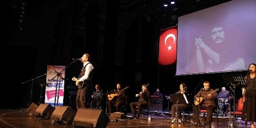 baris-manconun-sarkilari-kocaelide-yankilandi.jpg