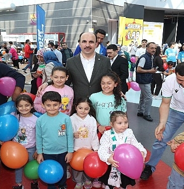 baskan-altay-bilim-merkezi-cocuk-senliginde-cocuklarin-coskusuna-ortak-oldu.jpg