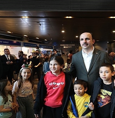 baskan-altay-cocuk-kitap-gunlerinin-son-gununde-cocuklarin-coskusuna-ortak-oldu.jpg