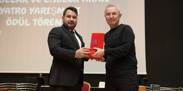 baskan-cirpanoglundan-tiyatrocu-ogrencilere-destek.jpg