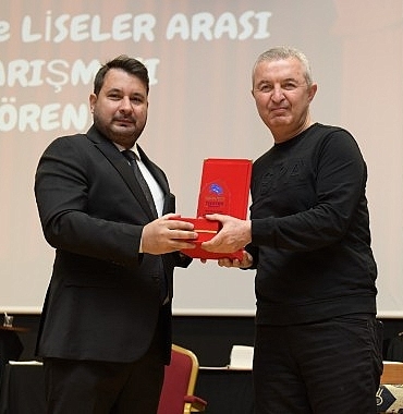 baskan-cirpanoglundan-tiyatrocu-ogrencilere-destek.jpg