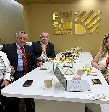 baskan-topaloglu-kazakistan-fuarinda-temaslarini-surduruyor.jpg