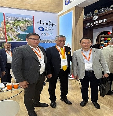baskan-topaloglu-kazakistan-turizm-fuarinda.jpg