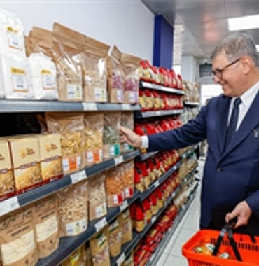 baskan-tugayin-guvenilir-ve-uygun-fiyatli-market-sozu-gercek-oldu-tanzim-satis-ruhu-izmar-ile-kullerinden-dogdu.jpg