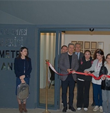 bin-300-kitaplik-kutuphane-konak-metro-istasyonunda-acildi.jpg