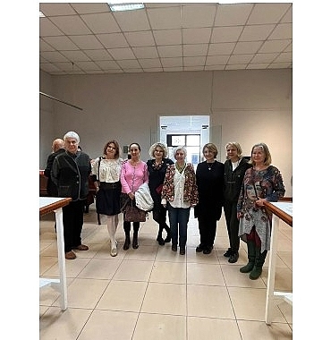 bir-dakikalik-sanat-durusu-nisan-gecidi-cagdas-sanat-sergisi-ayvalikta.jpg