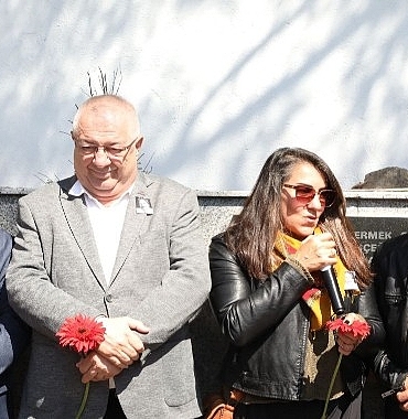 buyuk-ozan-ali-ekber-cicek-vefatinin-19-yilinda-edremitte-anildi.jpg