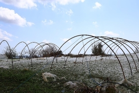 buyuksehir-ekipleri-dolu-yagisinda-magdur-olan-ciftcinin-yaninda.jpg