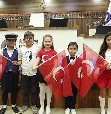 buyuksehirde-23-nisan-temsili-cocuk-meclisi.jpg