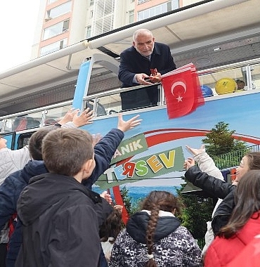 canik-belediye-baskani-ibrahim-sandikci-cocuklarin-bayram-sevincine-ortak-oldu.jpg