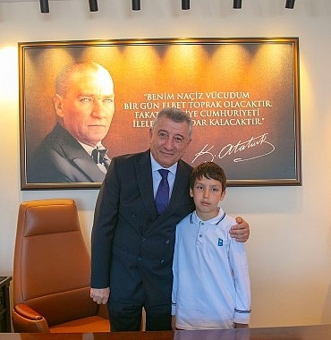 cocuk-baskanlar-koltuga-oturdu-isteklerini-siraladilar.jpg