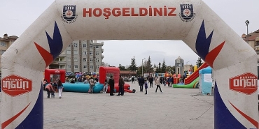cocuklar-bayramda-doyasiya-eglendi.jpg