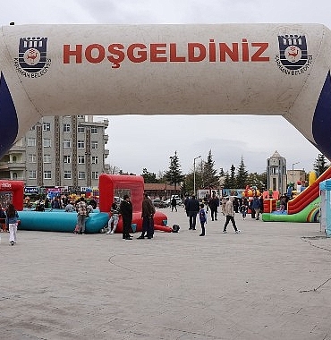 cocuklar-bayramda-doyasiya-eglendi.jpg
