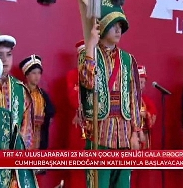 cumhurbaskani-erdogan-kartepe-belediyesi-cocuk-mehter-takimini-ilgiyle-izledi.jpg