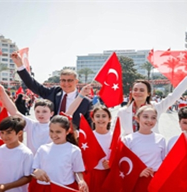 cumhuriyet-meydani-rengarenk.jpg