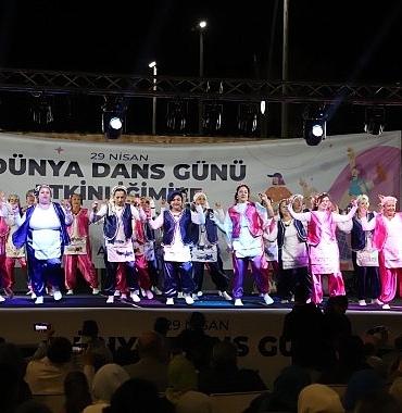 dikilide-dunya-dans-gunu-coskusu.jpg