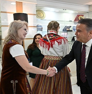dunya-cocuklari-baskan-muhittin-boceki-ziyaret-etti.jpg