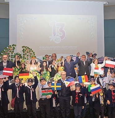 dunya-cocuklari-karnavalda-baris-ve-dostluk-mesaji-verdi.jpg