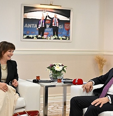 dunya-seyahat-ve-turizm-konseyi-baskani-julia-simpsondan-baskan-muhittin-boceke-ziyaret.jpg