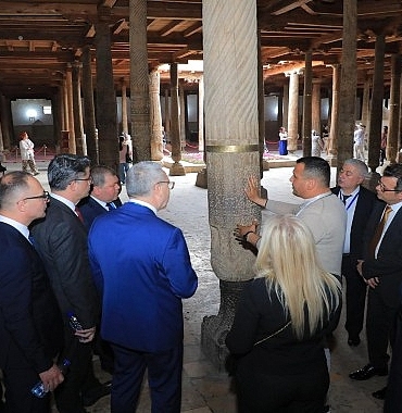 ege-universitesi-heyeti-ozbekistanda-turk-devletleri-kultur-forumuna-katildi.jpg