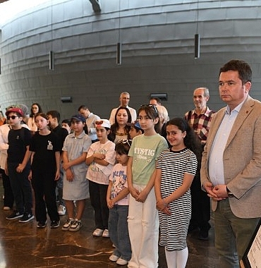 elinde-firca-dilinde-muzik-cizgi-roman-sergisi-acildi.jpg