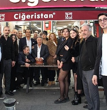 habercaddesitv-unlu-isimlerle-cigeristanda-bulustu.jpg