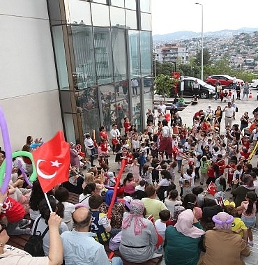 karabaglarda-23-nisan-coskusu-dolu-dolu-yasandi.jpg
