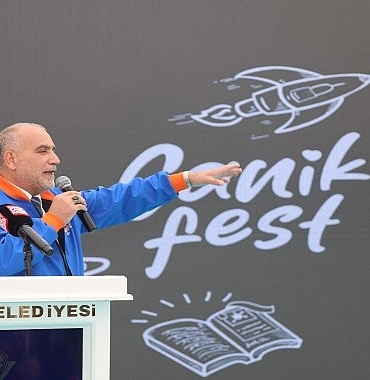 karadeniz-bolgesinin-ilk-ve-tek-buyuk-olcekli-bilim-senligi-canikfest-gerceklestirilen-gorkemli-acilis-toreniyle-kapilarini-ziyaretcilerine-acti.jpg