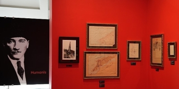 karanlikta-akan-bir-yildiz-mustafa-kemal-ataturk-sergisi-istanbulda-acildi.jpg
