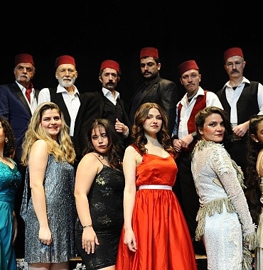karsiyaka-belediye-tiyatrosunda-perde-kapaniyor.jpg