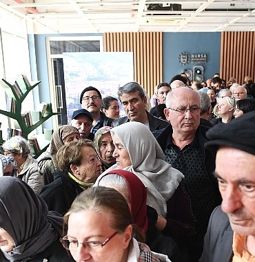 kitapseverler-osmangazi-belediyesinin-standinda-kuyruklar-olusturdu.jpg