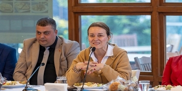 konakta-romanlar-gunune-ozel-bulusma.jpg