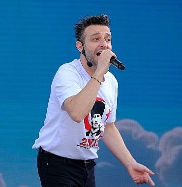 lemi-filozof-unutulmaz-23-nisan-hatirasi-birakti.jpg