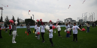 manisada-ozel-bireyler-icin-renkli-senlik.jpg