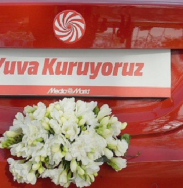 mediamarkt-turkiyenin-gelin-arabasi-buyuk-ilgi-gordu.jpg