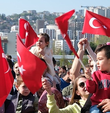 milli-irade-meydani-cocuklarin-nesesi-ile-civil-civil.jpg