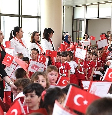 minik-ogrencilerden-baskan-aydina-23-nisan-ziyareti.jpg
