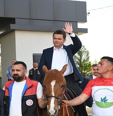 osmangazide-geleneksel-rahvan-at-kosusu-coskusu.jpg