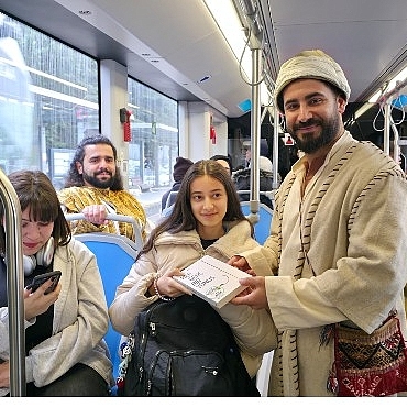 roman-kahramanlarini-bildiler-kitaplari-kazandilar.jpg