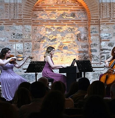 terra-trio-osmangazide-sahne-aldi.jpg