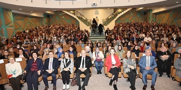 yazar-muge-iplikci-niluferli-kadinlarla-bulustu.jpg