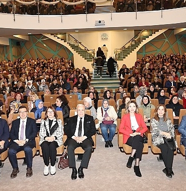 yazar-muge-iplikci-niluferli-kadinlarla-bulustu.jpg