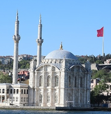 zeytinburnu-belediyesinin-duzenledigi-ucretsiz-bogaz-gezileri-basliyor.jpg